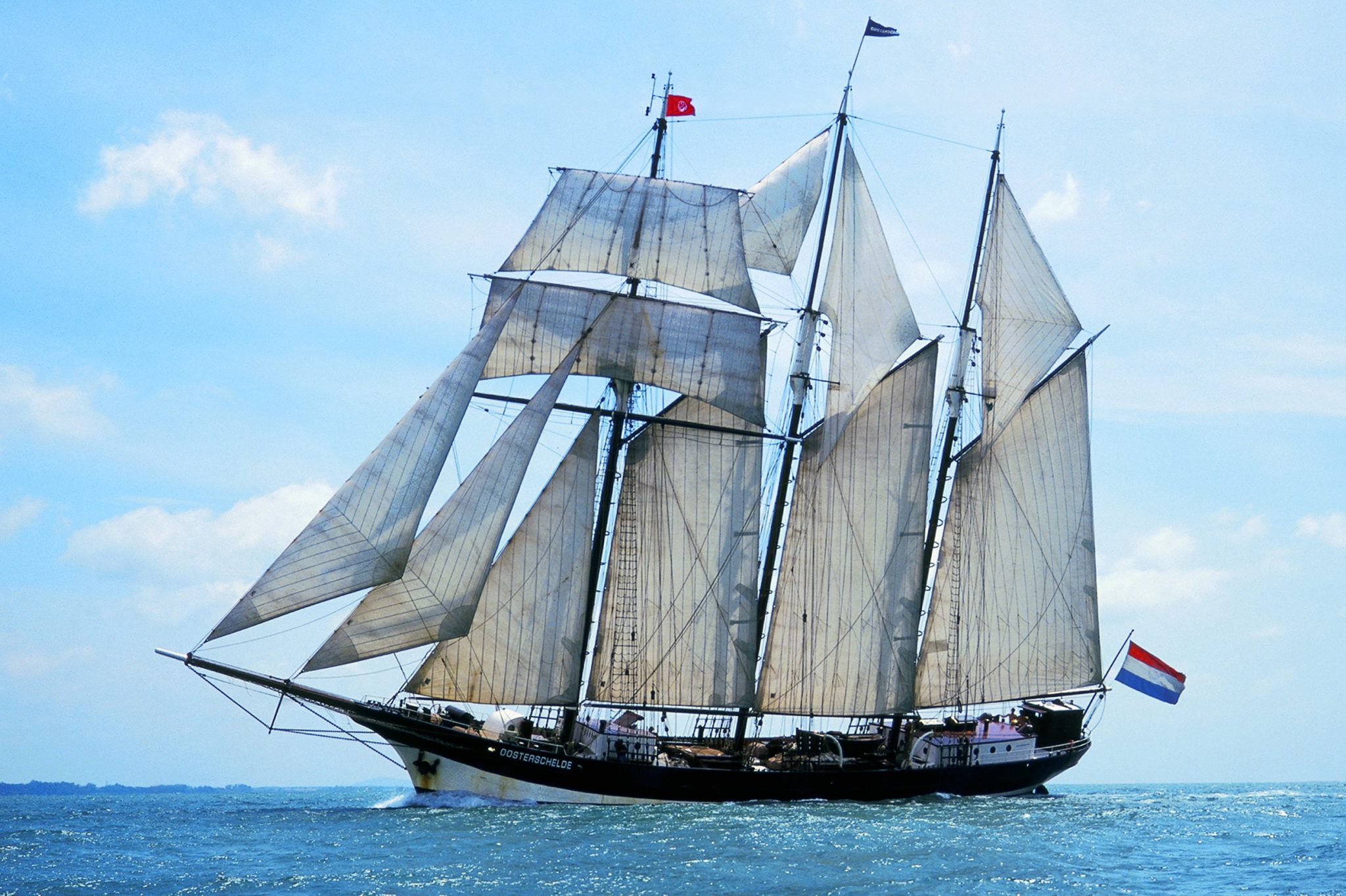 Шхуна это. Шхуна Oosterschelde. Шхуна Tall ships. Трехмачтовая шхуна. Четырехмачтовая шхуна.